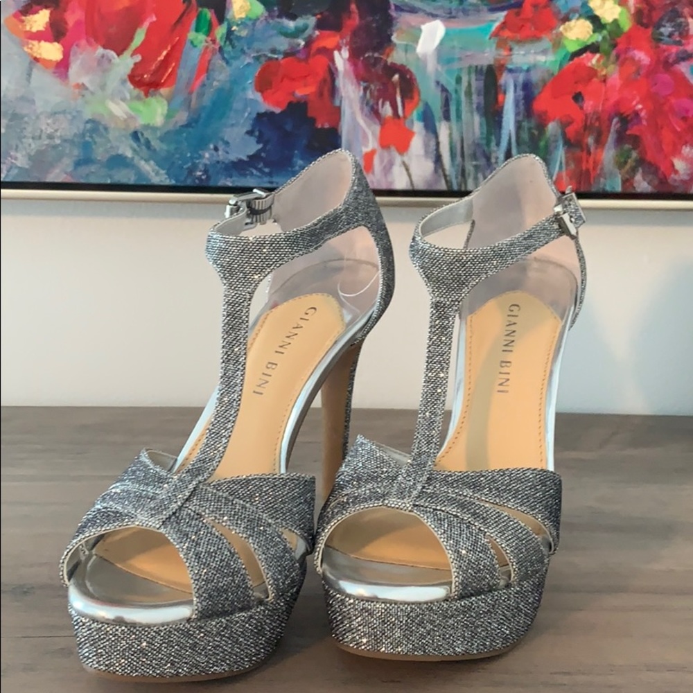 NEVER WORN!! BRAND NEW! Gianni Bini Kelli Sandal